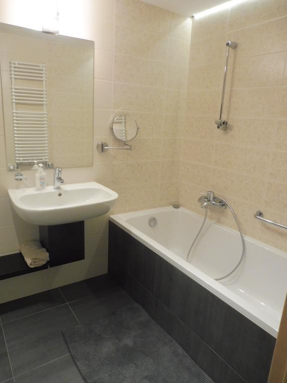 Azur Apartman Lägenhet Velence Exteriör bild